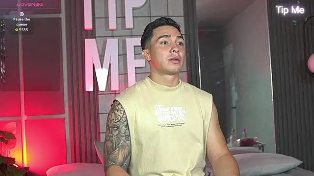 Snapshot of Ryan_Hunt chatting on September 19, 2025, 1:12 pm Ryan Hunt online show from September 19, 2025, 1:12 pm