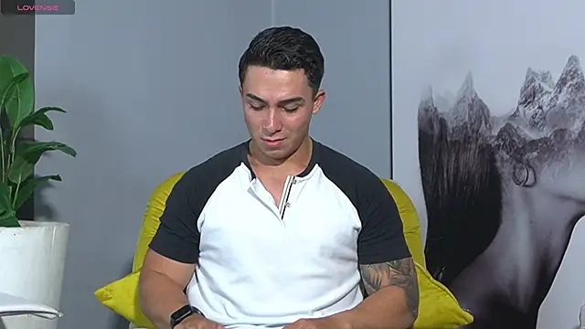 Snapshot of Ryan_Hunt chatting on September 23, 2025, 6:11 pm Ryan Hunt online show from September 23, 2025, 6:11 pm