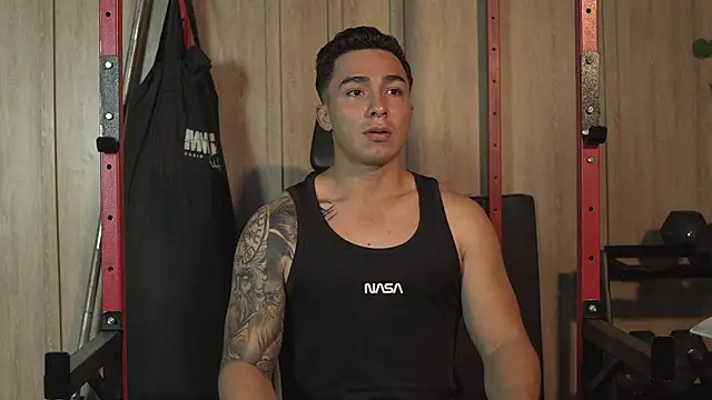 Snapshot of Ryan_Hunt chatting on October 6, 2025, 12:35 pm Ryan Hunt online show from October 6, 2025, 12:35 pm