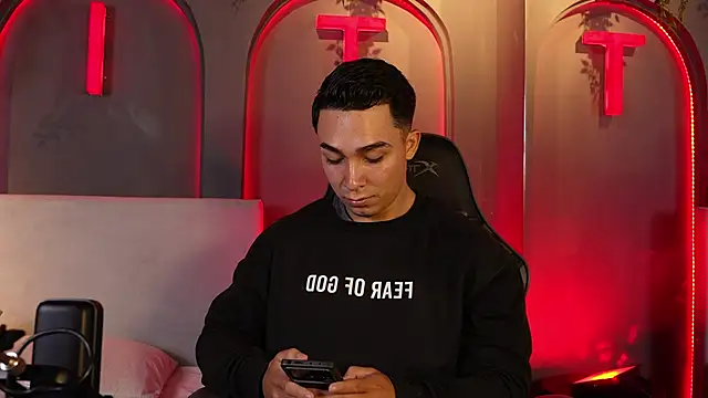 Snapshot of Ryan_Hunt chatting on October 7, 2025, 12:24 pm Ryan Hunt online show from October 7, 2025, 12:24 pm