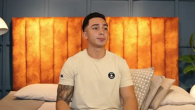 Snapshot of Ryan_Hunt chatting on October 12, 2025, 3:16 am Ryan Hunt online show from October 12, 2025, 3:16 am