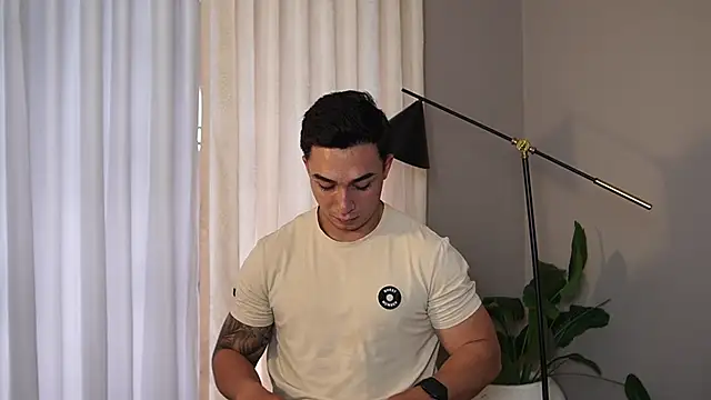 Snapshot of Ryan_Hunt chatting on October 18, 2025, 6:52 pm Ryan Hunt online show from October 18, 2025, 6:52 pm