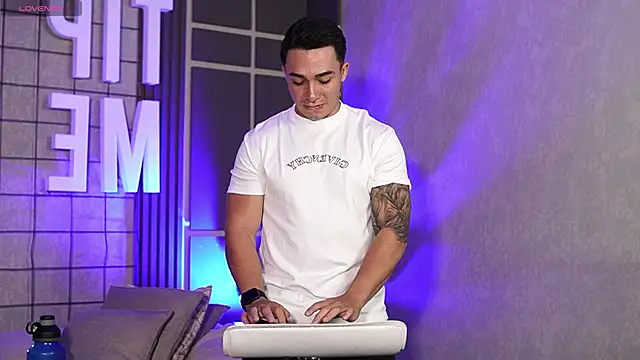 Snapshot of Ryan_Hunt chatting on October 26, 2025, 6:36 pm Ryan Hunt online show from October 26, 2025, 6:36 pm