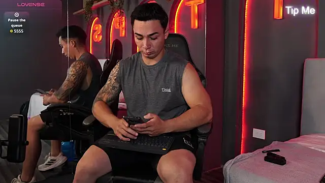 Ryan Hunt online show from December 17, 2025, 12:33 pm