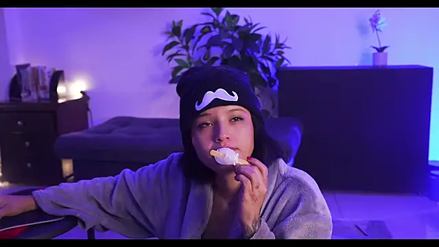 Snapshot of LorenRosse chatting on January 5, 2025, 5:51 am LorenRosse online show from January 5, 2025, 5:51 am