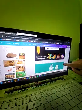 Snapshot of LorenRosse chatting on February 28, 2025, 11:45 pm LorenRosse online show from February 28, 2025, 11:45 pm