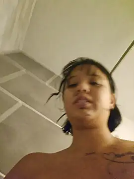 Snapshot of LorenRosse chatting on October 28, 2025, 11:29 pm LorenRosse online show from October 28, 2025, 11:29 pm