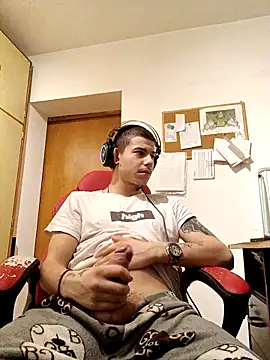 BigDickEnrg7195 online show from February 18, 2025, 9:42 pm