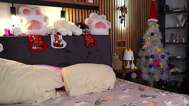 PollyBeev online show from December 20, 2025, 8:54 am