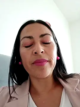 Snapshot of MARIANA-12_ chatting on February 6, 2025, 12:48 pm MARIANA-12 online show from February 6, 2025, 12:48 pm