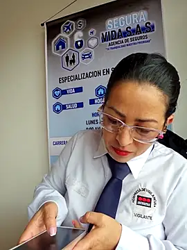 Snapshot of MARIANA-12_ chatting on October 18, 2025, 12:17 pm MARIANA-12 online show from October 18, 2025, 12:17 pm