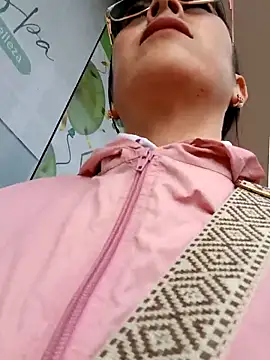 Snapshot of MARIANA-12_ chatting on November 5, 2025, 12:05 pm MARIANA-12 online show from November 5, 2025, 12:05 pm