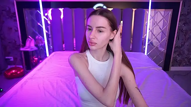 Snow WhiteeeX online show from April 16, 2026, 5:41 am