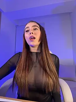 Lanataylor- online show from September 10, 2025, 1:27 am