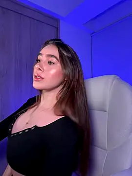 Lanataylor- online show from October 3, 2025, 1:46 am