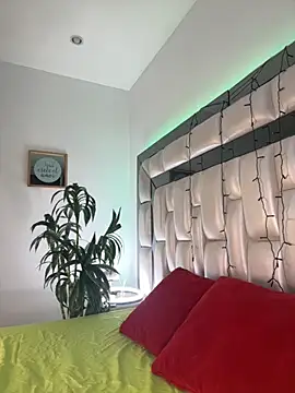  ISABELLA HOT  online show from November 5, 2025, 12:16 pm