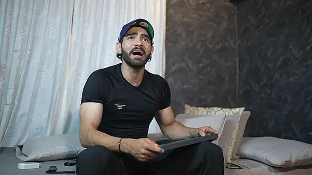 Austin bolt online show from December 24, 2024, 9:00 pm