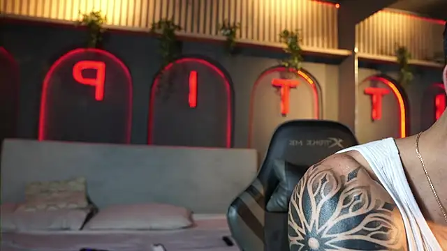 Snapshot of Austin_bolt chatting on March 4, 2026, 1:44 am Austin bolt online show from March 4, 2026, 1:44 am