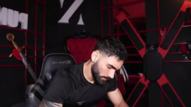 Snapshot of Austin_bolt chatting on April 10, 2026, 1:33 am Austin bolt online show from April 10, 2026, 1:33 am