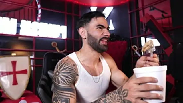 Snapshot of Austin_bolt chatting on April 12, 2026, 1:21 am Austin bolt online show from April 12, 2026, 1:21 am