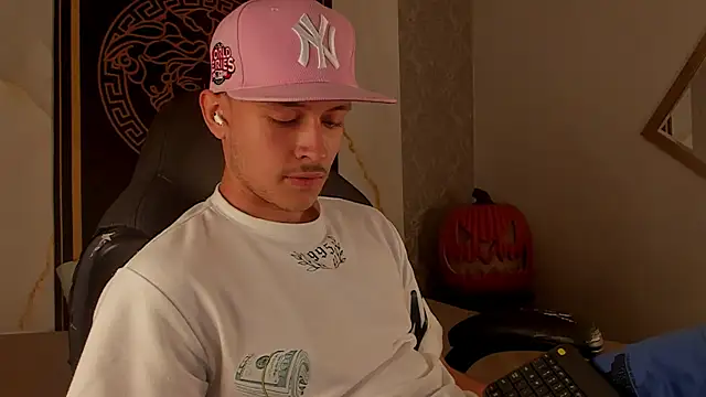 Desmon Clark online show from October 3, 2025, 10:18 pm