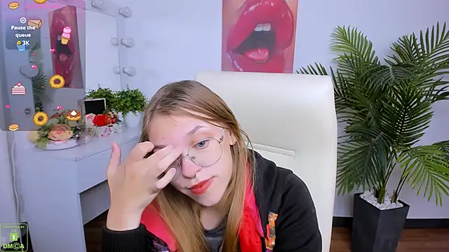 LayriantaVee online show from September 28, 2025, 6:19 am