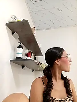 Ary-18 online show from October 4, 2025, 1:42 pm