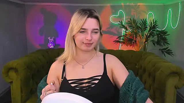 Snapshot of tendermeow chatting on February 5, 2025, 10:30 am tendermeow online show from February 5, 2025, 10:30 am