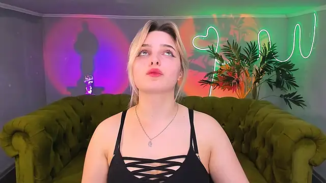 Snapshot of tendermeow chatting on February 5, 2025, 4:36 pm tendermeow online show from February 5, 2025, 4:36 pm