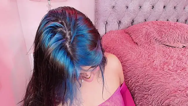 Salem skyler  online show from October 17, 2025, 4:04 am