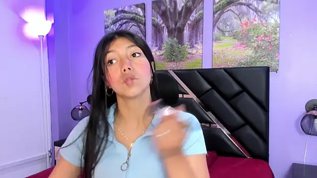 KimberlyVillaLobos online show from October 1, 2025, 12:00 pm