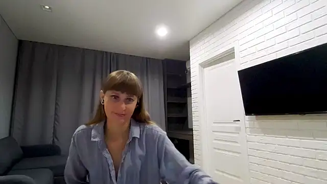 Daniella Lorente online show from July 27, 2026, 11:45 pm