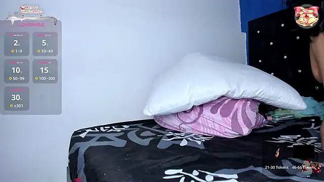 skinnycollins1 online show from October 2, 2025, 1:23 am