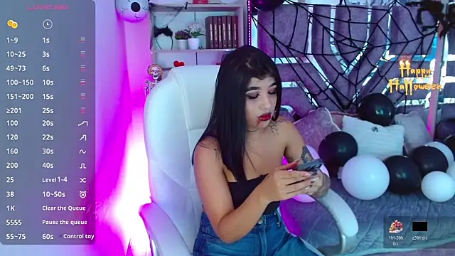 AliceWalker 11 online show from October 19, 2025, 9:04 pm