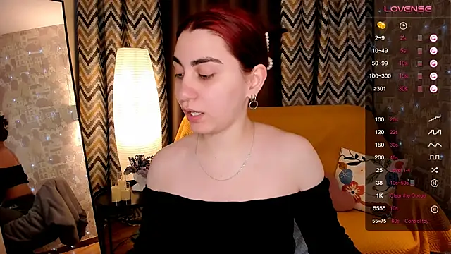 hannacheekss  online show from April 14, 2026, 2:06 am