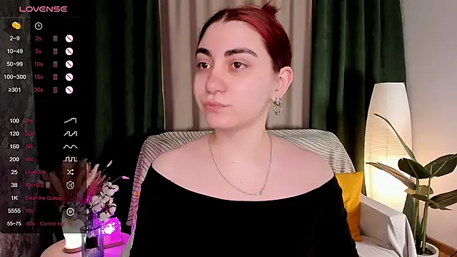 hannacheekss  online show from April 21, 2026, 2:04 am