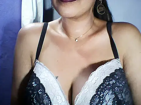 layanah12 online show from October 11, 2025, 6:39 pm