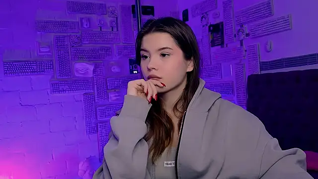 EvaThopson online show from February 6, 2025, 12:05 pm