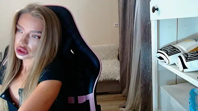 lonely dreamm online show from December 11, 2024, 6:47 am