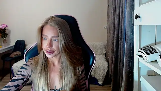 lonely dreamm online show from December 15, 2024, 9:03 am