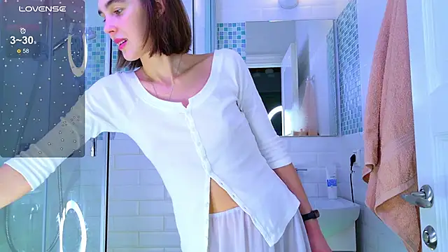 lylylovesyou online show from December 19, 2025, 2:35 pm