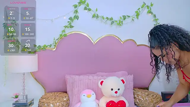 Snapshot of NahiaraReina chatting on November 28, 2025, 1:25 pm NahiaraReina online show from November 28, 2025, 1:25 pm
