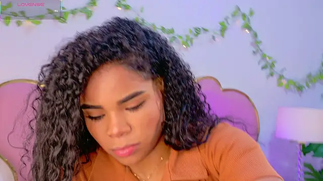 Snapshot of NahiaraReina chatting on December 16, 2025, 2:44 pm NahiaraReina online show from December 16, 2025, 2:44 pm
