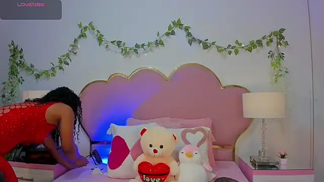 Snapshot of NahiaraReina chatting on December 22, 2025, 1:30 pm NahiaraReina online show from December 22, 2025, 1:30 pm