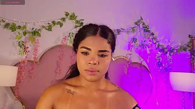 Snapshot of NahiaraReina chatting on March 5, 2026, 1:51 pm NahiaraReina online show from March 5, 2026, 1:51 pm