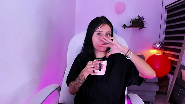 yenny garcia online show from November 11, 2025, 6:19 pm