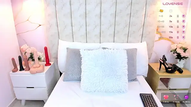 LauraSmith-01 online show from December 14, 2025, 6:45 pm