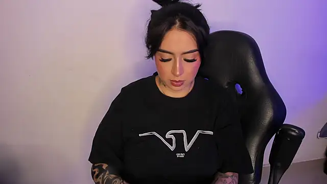 AnnikaMerliahh  online show from September 26, 2025, 4:49 am