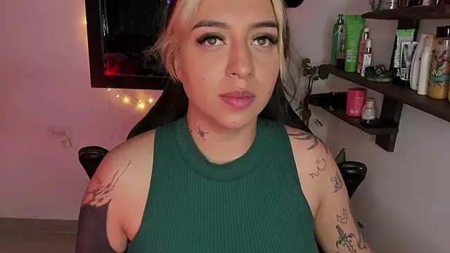 AnnikaMerliahh  online show from December 21, 2025, 1:40 pm