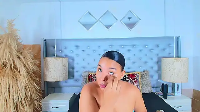 EileenBenzon online show from November 8, 2025, 4:07 pm